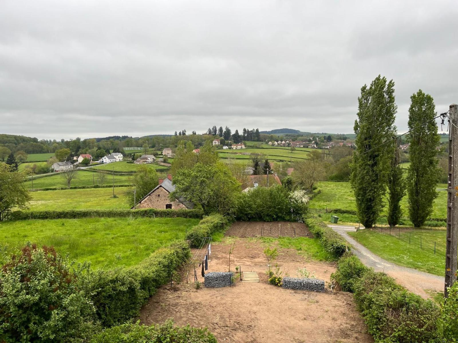 Domaine Du Pavillon Gite 15 Personnes Issy-l'Eveque المظهر الخارجي الصورة